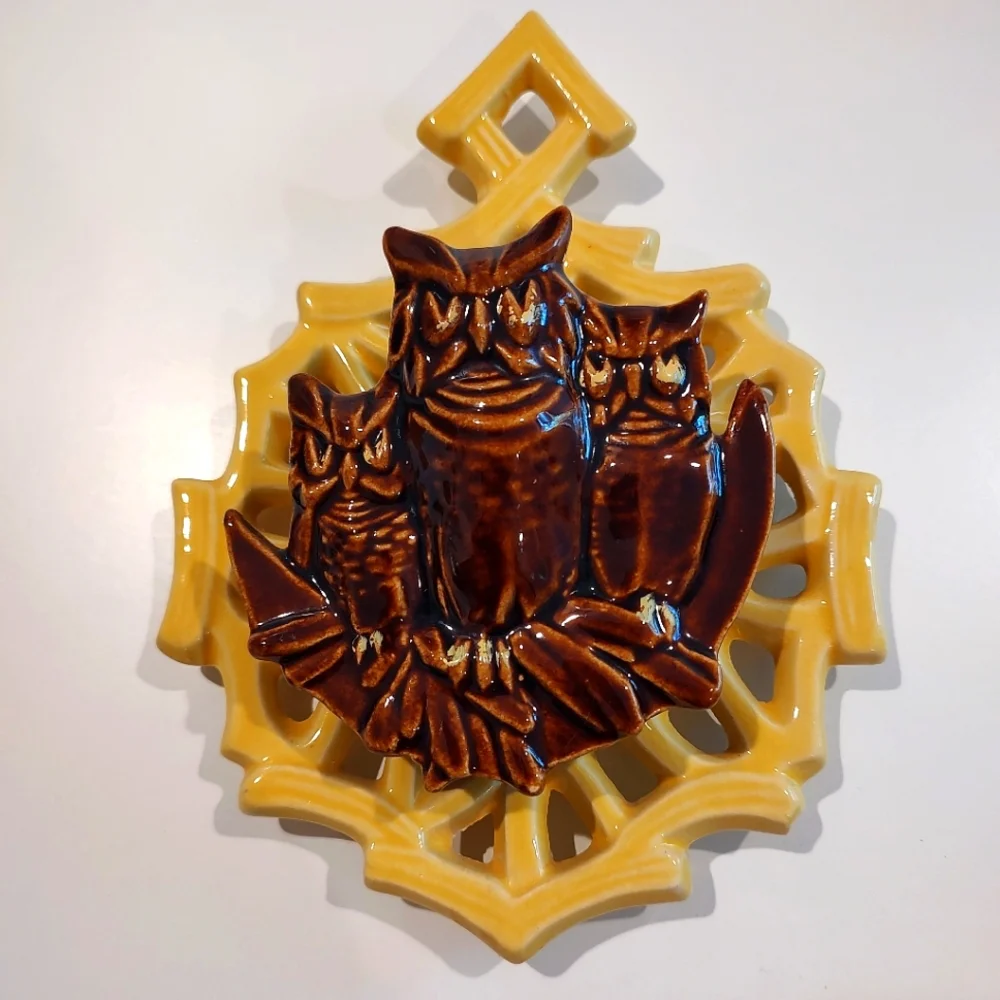 Vintage McCoy Pottery Wall Pocket Rare Owls Trio Brown And Yellow MCM